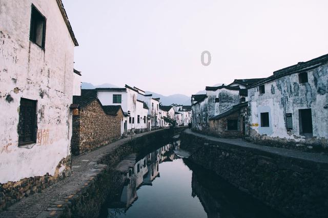 阴森的郊区